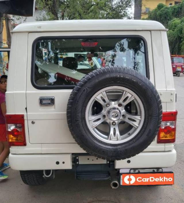 https://images10.gaadi.com/usedcar_image/3614176/original/processed_5bbbac54-8972-4392-8e0a-f2861cbec3af.jpg?imwidth=6401