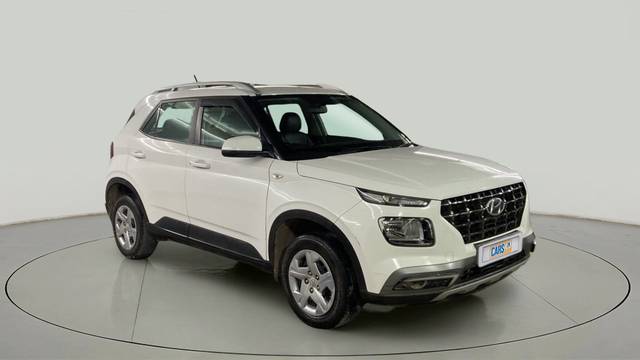 https://images10.gaadi.com/usedcar_image/3614530/original/slot__7-10026658779-c767c431ee174cd288cf1448e1c8047c-Exterior-7.jpg?imwidth=6400