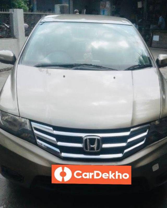 https://images10.gaadi.com/usedcar_image/3614706/original/processed_cad6c35e-d7e5-4b0e-8599-d5a50fab3b04.jpeg?imwidth=6401