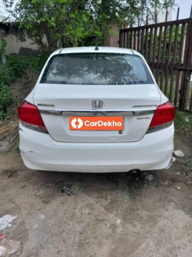 https://images10.gaadi.com/usedcar_image/3614839/original/processed_1d7bcd95-e955-4503-918e-03f3e7189410.jpg?imwidth=6402