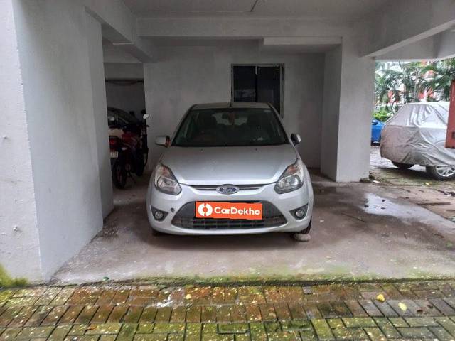 https://images10.gaadi.com/usedcar_image/3614842/original/processed_0858a08b-f0c7-4f04-99b8-240c77240907.jpeg?imwidth=6400
