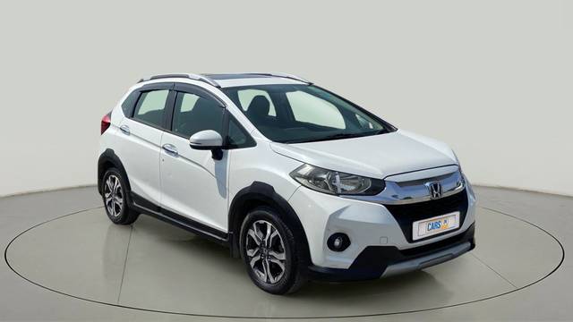 https://images10.gaadi.com/usedcar_image/3614936/original/slot__1-7-Exterior-13502858786-4b87d64bbec7437b942dc52a2291333b-Exterior-6.jpg?imwidth=6400