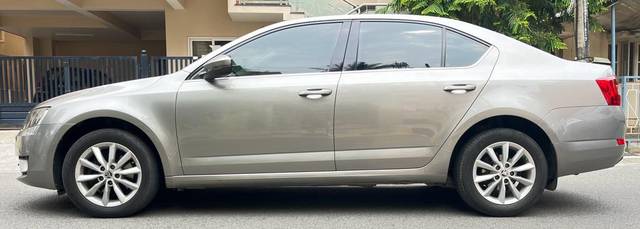 https://images10.gaadi.com/usedcar_image/3615172/original/img2888306__used_car_2888306_1697009811.jpg?imwidth=6402