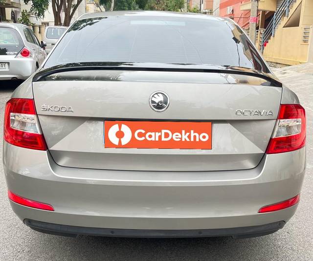 https://images10.gaadi.com/usedcar_image/3615172/original/processed_img2888306__used_car_2888306_1697009810.jpg?imwidth=6401