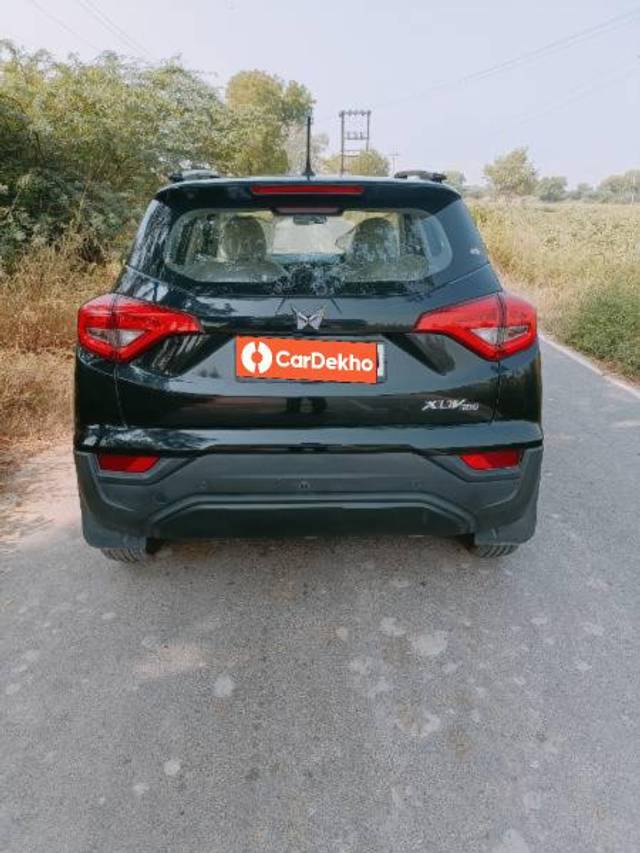 https://images10.gaadi.com/usedcar_image/3615239/original/processed_b983b0ad-195e-456b-bab5-20e50e90e19c.jpg?imwidth=6402