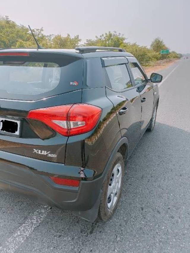 https://images10.gaadi.com/usedcar_image/3615239/original/processed_e8007fe7-110a-4b2a-9ada-36eac91bc7e5.jpg?imwidth=6401