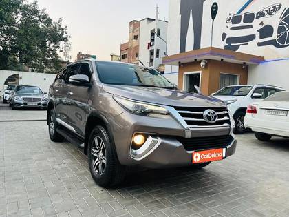 Toyota Fortuner 2.8 2WD AT BSIV Toyota Fortuner 2.8 2WD AT BSIV