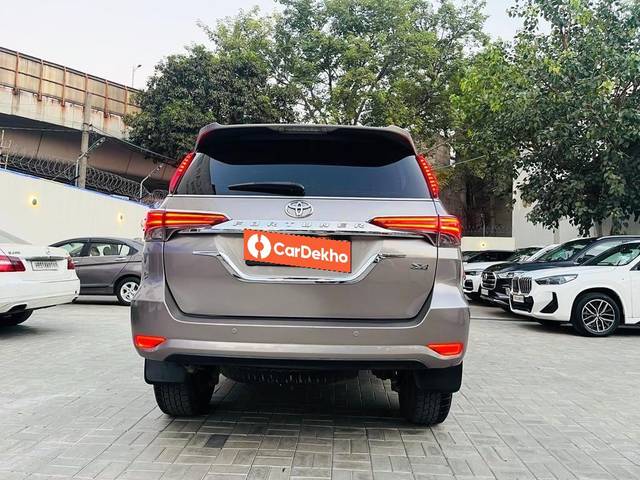 https://images10.gaadi.com/usedcar_image/3615271/original/processed_img2888367__usedcar_1_7__10151697011805_1697011860.jpeg?imwidth=6402