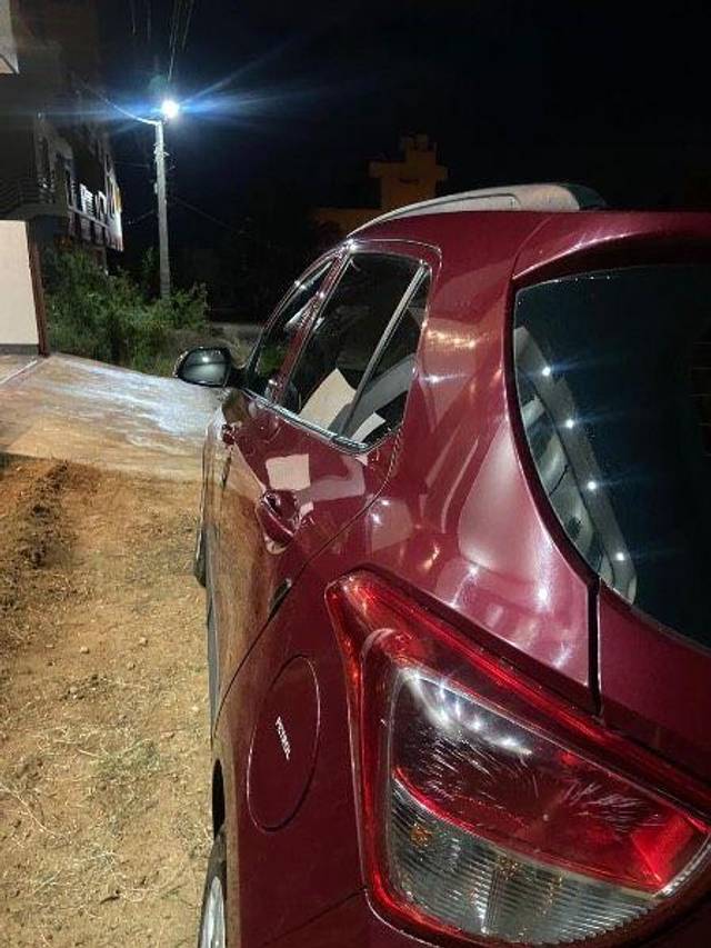 https://images10.gaadi.com/usedcar_image/3615387/original/processed_284c8f14-f56e-4f7e-9fef-32888dec6b92.jpeg?imwidth=6402