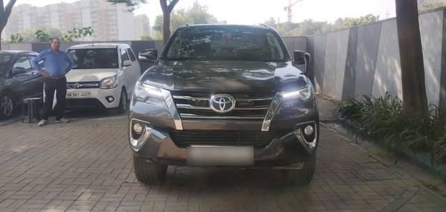 https://images10.gaadi.com/usedcar_image/3615412/original/04__VCC_1798463_94_1696410497.jpg?imwidth=6400