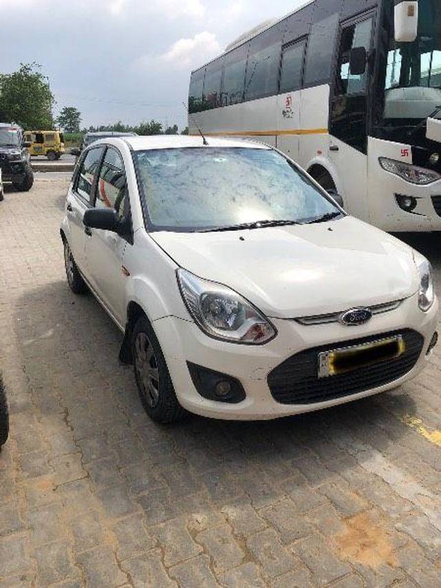 https://images10.gaadi.com/usedcar_image/3615513/original/processed_7832f0c5-7a40-4e9b-a2ad-a8f2bcf87514.jpeg?imwidth=6400