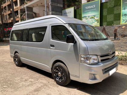 Toyota HiAce Commuter Van