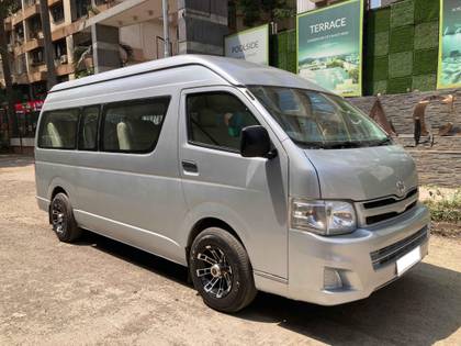 Toyota HiAce Commuter Van Toyota HiAce Commuter Van