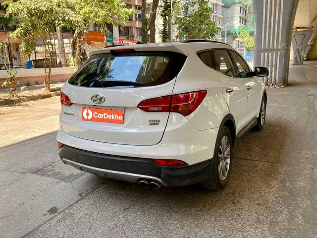 https://images10.gaadi.com/usedcar_image/3615786/original/processed_img2888685__usedcar_2015hyundaisantafeatcrdi4wdpic10_1201697026509_1697026532.jpg?imwidth=6401