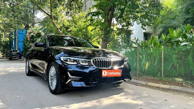 https://images10.gaadi.com/usedcar_image/3615836/original/processed_4fbfd970-734f-4abd-af8b-b143c17a546a.jpg?imwidth=6400