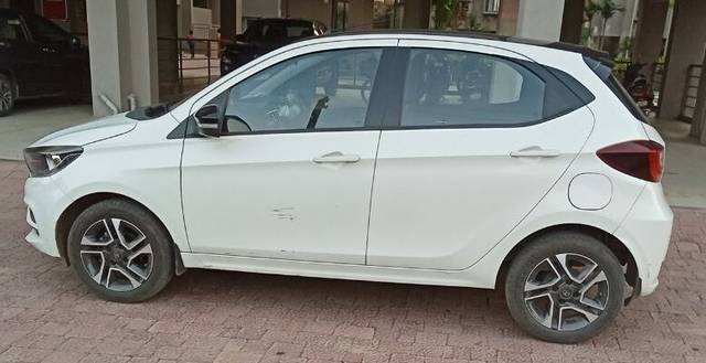 https://images10.gaadi.com/usedcar_image/3615931/original/img3615931__zz1_crop_img_65310019284c9_1697710105.jpg?imwidth=6401