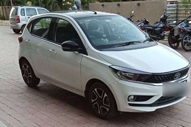 https://images10.gaadi.com/usedcar_image/3615931/original/img3615931__zz1_crop_img_6531009705c82_1697710231.jpg?imwidth=6400