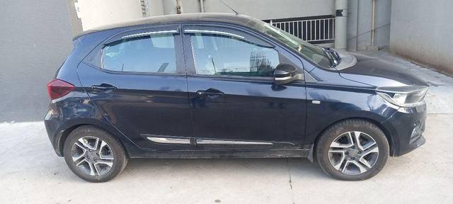 https://images10.gaadi.com/usedcar_image/3615934/original/processed_04__VCC_IMG_1696420384903_1798709_97_1696420868.jpg?imwidth=6401