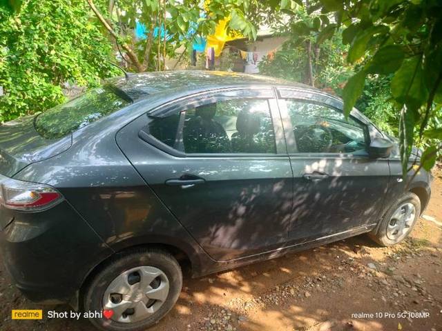https://images10.gaadi.com/usedcar_image/3615991/original/processed_ea46007f-5e52-477b-829a-8d9419a99394.jpg?imwidth=6401