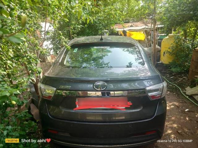 https://images10.gaadi.com/usedcar_image/3615991/original/processed_f9c33fd5-9534-4d4b-a767-d1f5e52cfd9b.jpg?imwidth=6402
