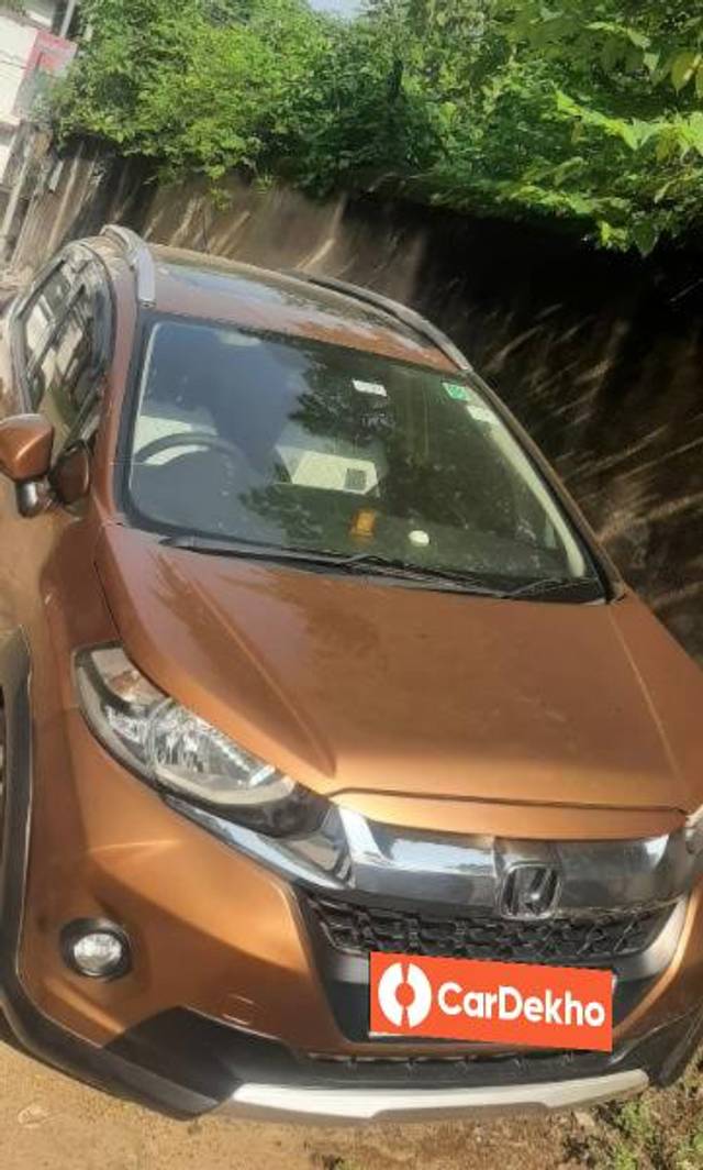 https://images10.gaadi.com/usedcar_image/3616279/original/processed_fd9e4e1c-e06e-4457-90af-83044740fa4b.jpg?imwidth=6400