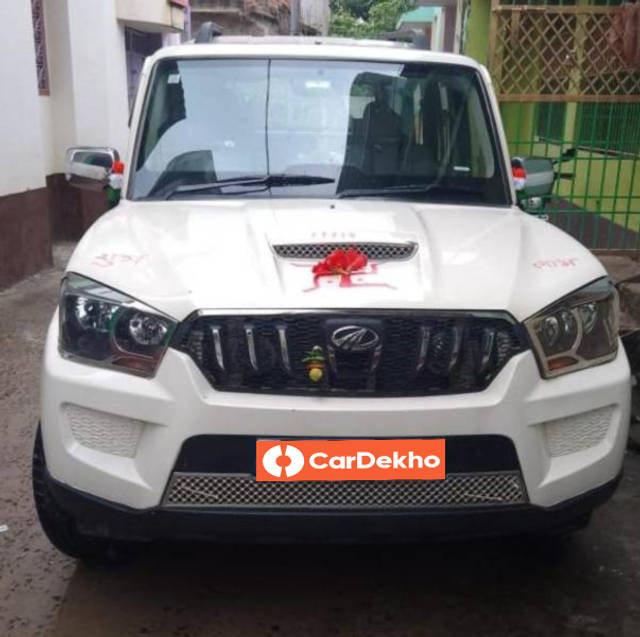 https://images10.gaadi.com/usedcar_image/3616484/original/processed_ee025db7-c616-4d39-b6d6-7584fc3c6cf0.png?imwidth=6401