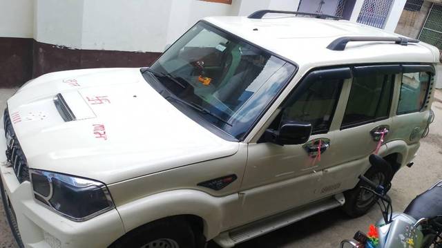 https://images10.gaadi.com/usedcar_image/3616484/original/processed_ee937d2d-bdf6-41b8-a785-85721e9e038b.jpg?imwidth=6400