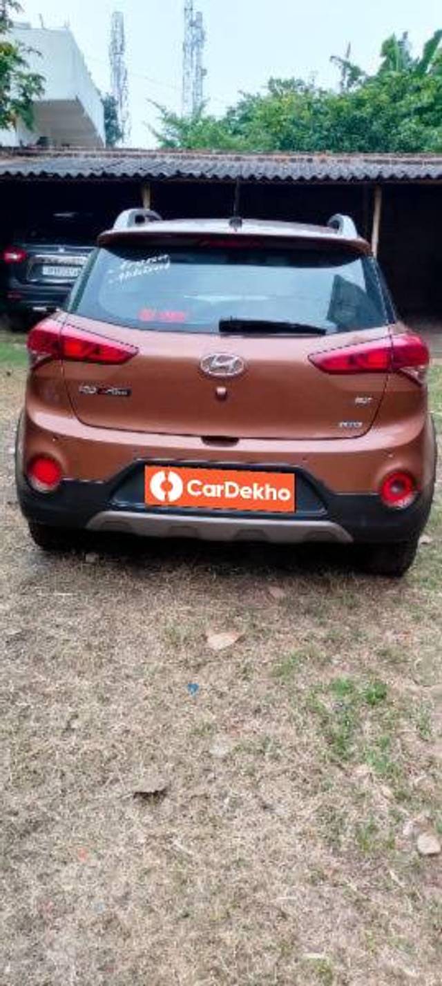 https://images10.gaadi.com/usedcar_image/3616560/original/processed_1eabcc4f-7312-4a78-89b4-ba5aea46a7d0.jpg?imwidth=6401