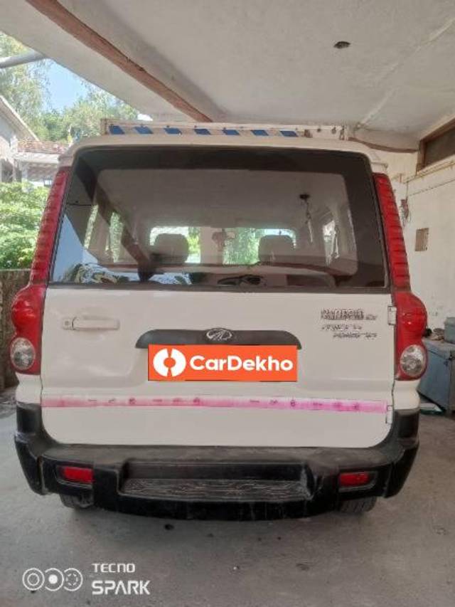 https://images10.gaadi.com/usedcar_image/3616647/original/processed_c5833708-808b-4b5d-8bdd-131f48664c74.jpg?imwidth=6402