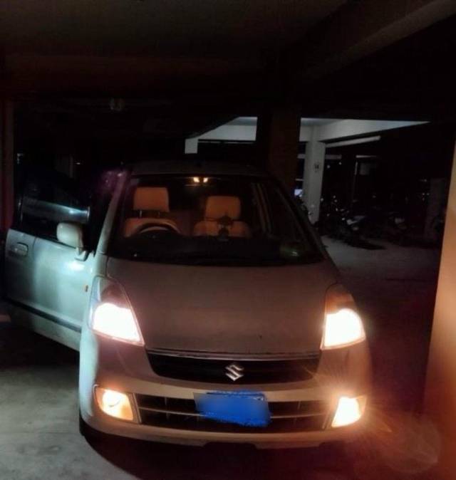 https://images10.gaadi.com/usedcar_image/3616669/original/processed_68469556-d694-43d1-a831-87d8c57677ff.jpeg?imwidth=6402