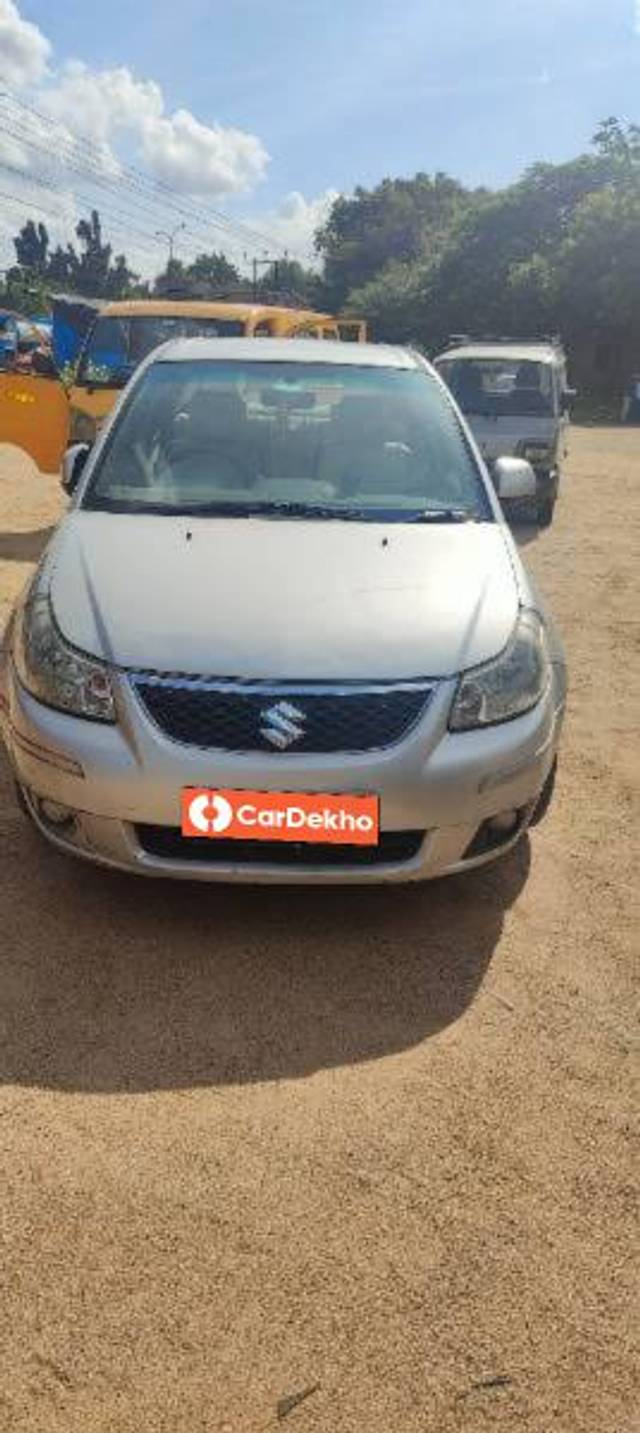 https://images10.gaadi.com/usedcar_image/3616703/original/processed_e5ab83ab-5cad-42d6-9a27-12ef18e5f48e.jpg?imwidth=6400
