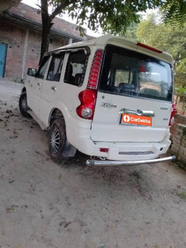 https://images10.gaadi.com/usedcar_image/3616845/original/processed_8eb03b01-0031-4a8c-b325-9ac7db57073c.jpg?imwidth=6401