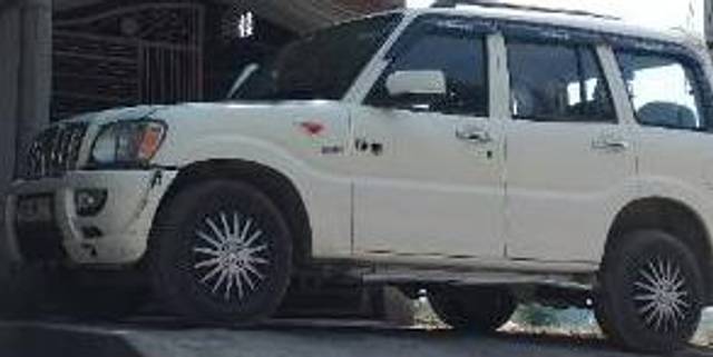 https://images10.gaadi.com/usedcar_image/3616845/original/processed_980d0c1c-088c-4c8d-920b-14f0d8d559b3.jpg?imwidth=6400