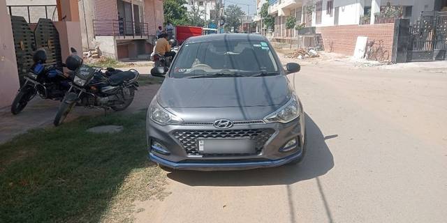 https://images10.gaadi.com/usedcar_image/3616896/original/05__VCC_1798941_94_1696487704.jpg?imwidth=6400
