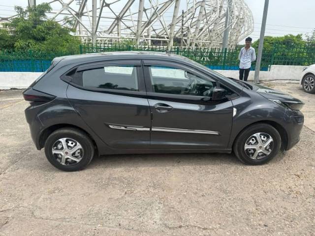 https://images10.gaadi.com/usedcar_image/3617100/original/img2889311__used_car_2889311_1697100233.jpg?imwidth=6401