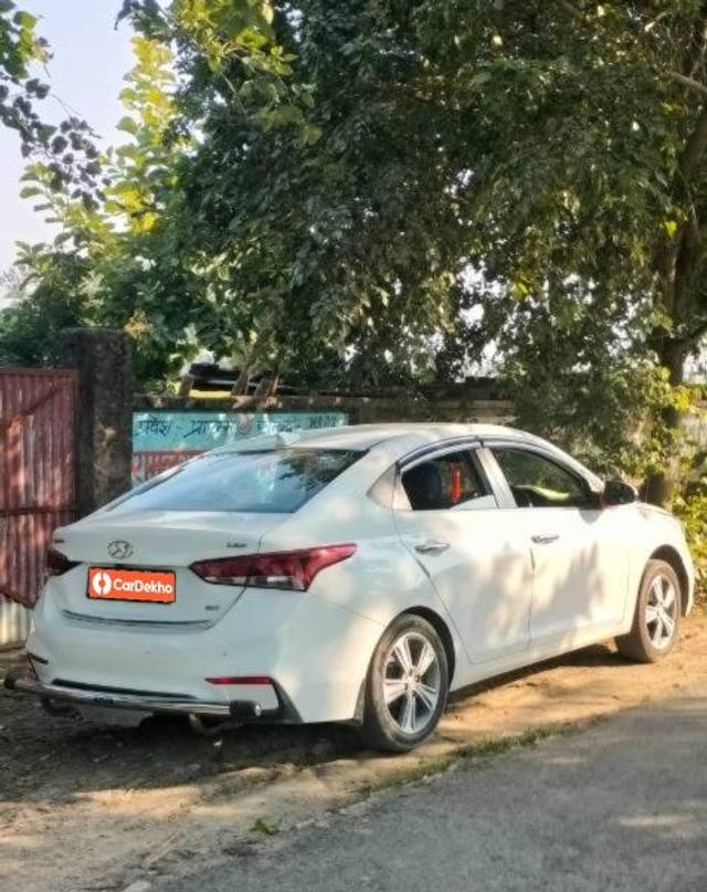 https://images10.gaadi.com/usedcar_image/3617505/original/processed_3379e1eb-997e-410a-a592-a7553bfa3f8a.jpg?imwidth=6401