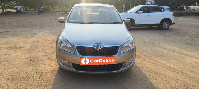 https://images10.gaadi.com/usedcar_image/3617572/original/processed_img2889672__used_car_2889672_1697109447.jpg?imwidth=6400