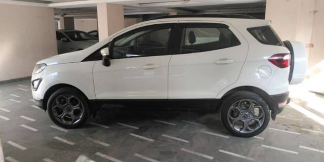 https://images10.gaadi.com/usedcar_image/3617597/original/05__VCC_IMG_1696500093403_1799163_95_1696500596.jpg?imwidth=6402