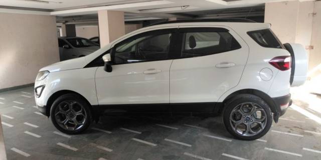 https://images10.gaadi.com/usedcar_image/3617597/original/05__VCC_IMG_1696500094254_1799163_95_1696500596.jpg?imwidth=6401
