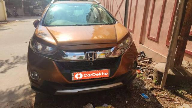 https://images10.gaadi.com/usedcar_image/3617641/original/processed_89bcdf22-6ab6-4b93-8696-03f0f1e7756c.jpg?imwidth=6402