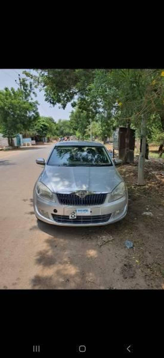 https://images10.gaadi.com/usedcar_image/3617976/original/processed_e43f8ebc-776e-4778-97c0-1074055a94a3.jpg?imwidth=6400