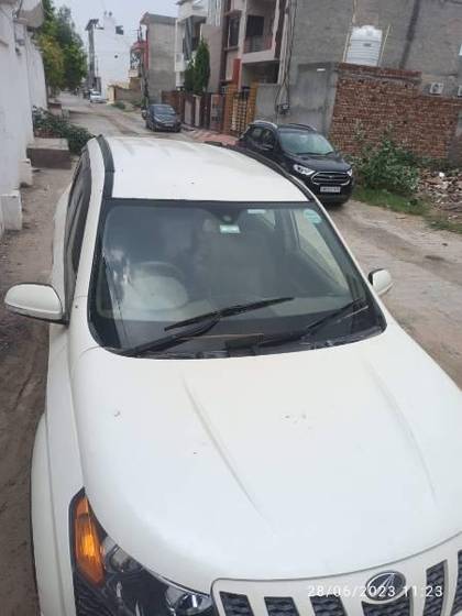 Mahindra XUV500 W8 AWD Mahindra XUV500 W8 AWD