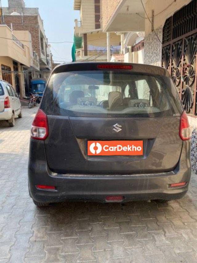 https://images10.gaadi.com/usedcar_image/3618038/original/processed_fa9746cf-6baf-443a-86f5-626d968107de.jpeg?imwidth=6401