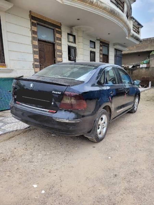 https://images10.gaadi.com/usedcar_image/3618165/original/processed_0b420b21-297b-444b-bfd2-5e40b6ef7325.jpg?imwidth=6402