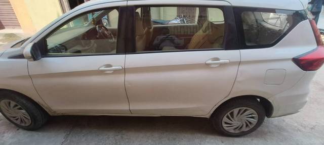 https://images10.gaadi.com/usedcar_image/3618278/original/processed_863bc66c-ce1e-4b79-841d-3fba4e4be9b4.jpg?imwidth=6401