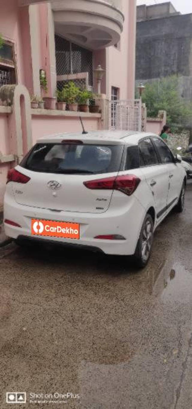 https://images10.gaadi.com/usedcar_image/3618351/original/processed_2fcf0573-7c52-4f6e-94b4-a8693732cb20.jpg?imwidth=6402