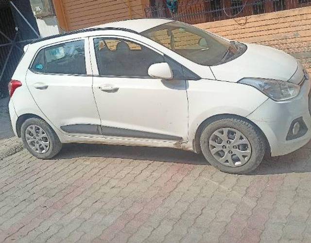 https://images10.gaadi.com/usedcar_image/3618361/original/processed_132322bb-cdf2-4c49-8f0a-74ed880f2951.jpg?imwidth=6400