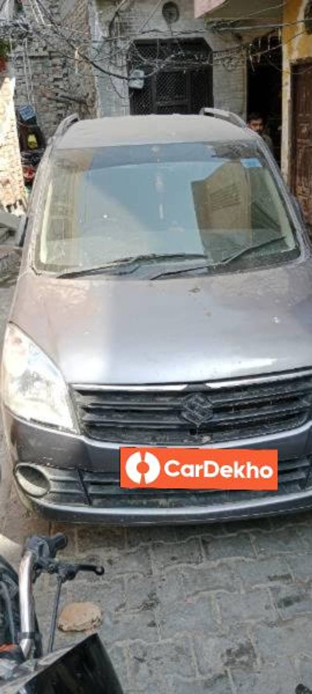 https://images10.gaadi.com/usedcar_image/3618392/original/processed_1c2297fc-94bc-44e1-a781-9cef426950ad.jpg?imwidth=6400