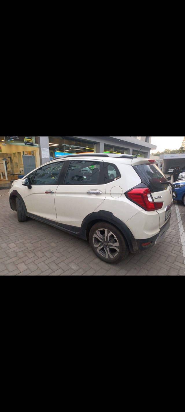 https://images10.gaadi.com/usedcar_image/3618629/original/processed_img2890087__used_car_2890087_1697180720.jpg?imwidth=6402