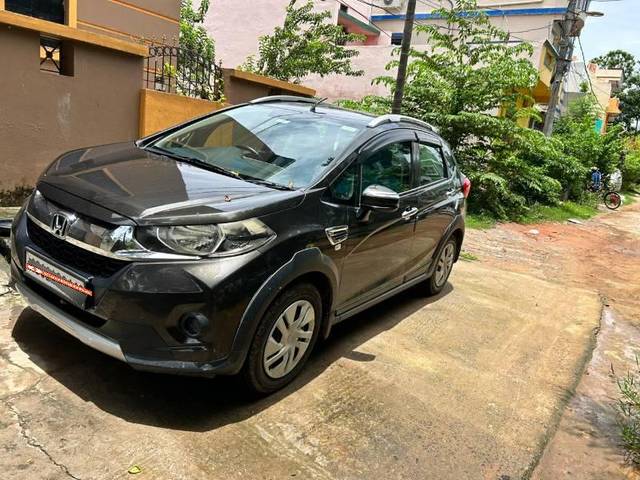 https://images10.gaadi.com/usedcar_image/3618749/original/processed_4b18e325-bccd-4cc4-8eec-c00395bc5dcf.jpg?imwidth=6400